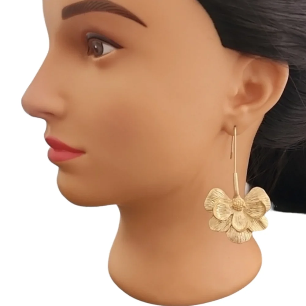 INCREDIBLE GOLD TONE 3D Flower Hanging Earrings Drop Hook Floral Minimalist Luxe